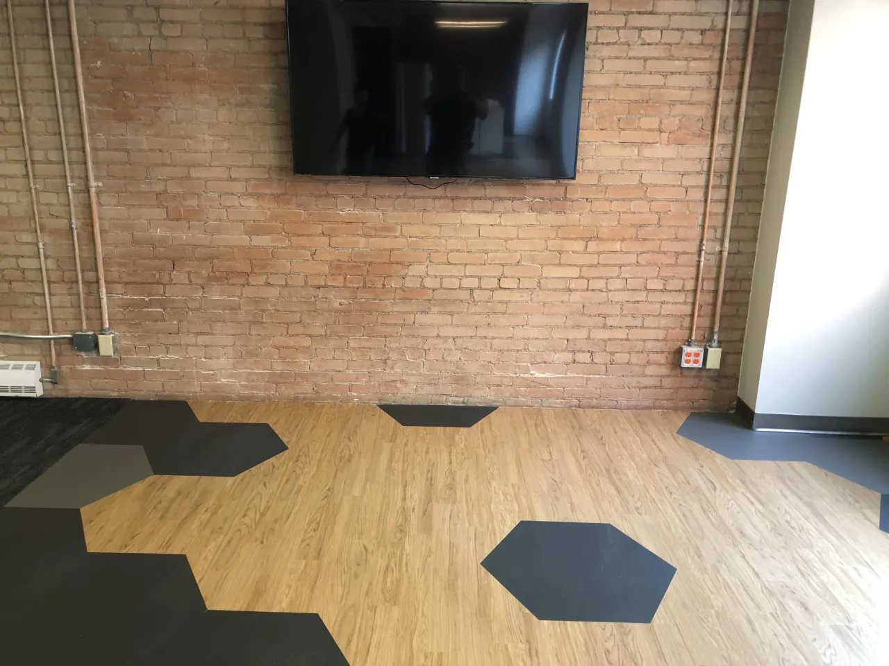 Plancher design hexagonal – projet Breathlife