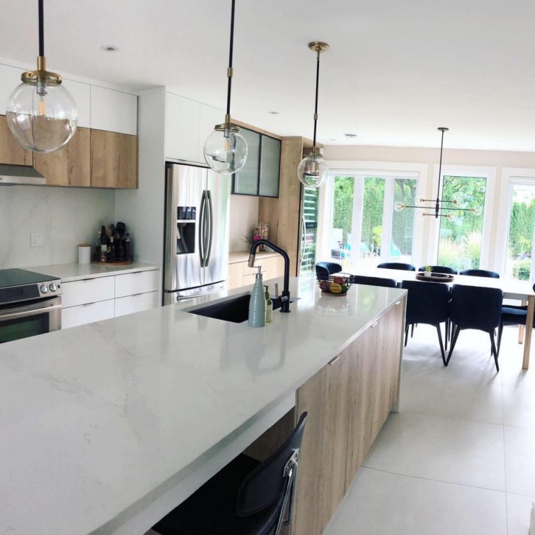 Rénovation complète d'une cuisine ouverte par Covem Construction