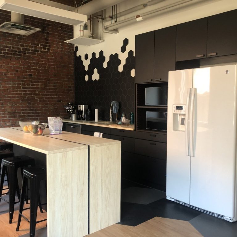 Réalisation d'un espace de bureau avec cuisine par Covem Construction